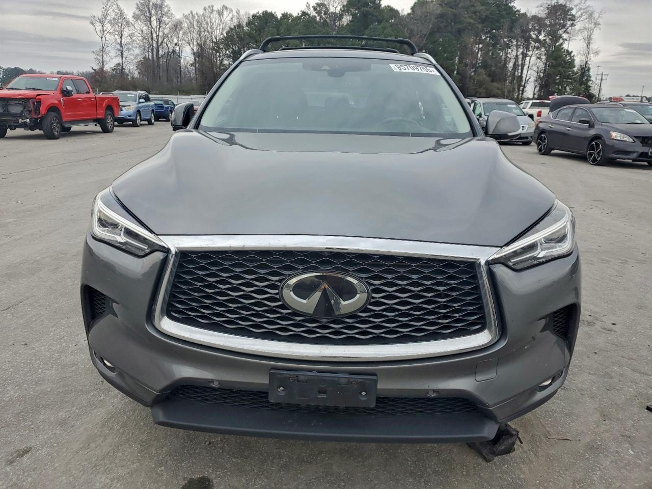INFINITI Qx Essential Image 3
