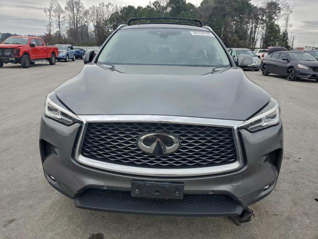 INFINITI Qx Essential Image 3