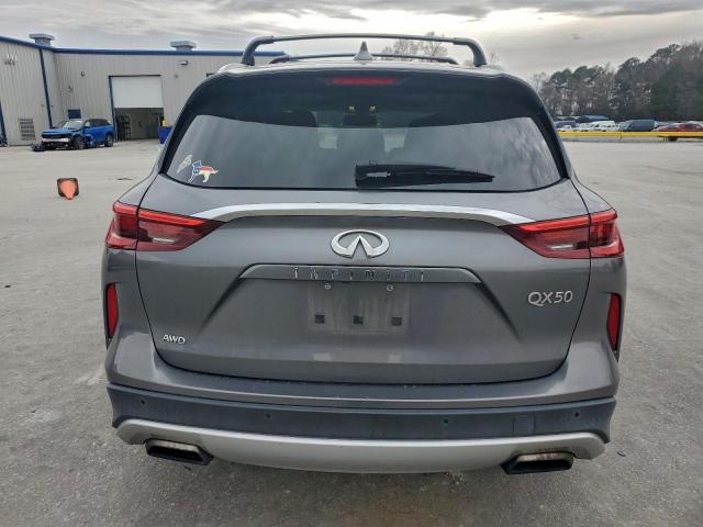 INFINITI Qx Essential Image 11