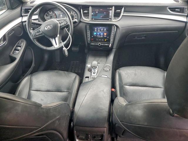INFINITI Qx Essential Image 8