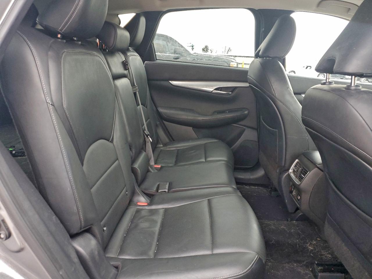 INFINITI Qx Essential Image 12