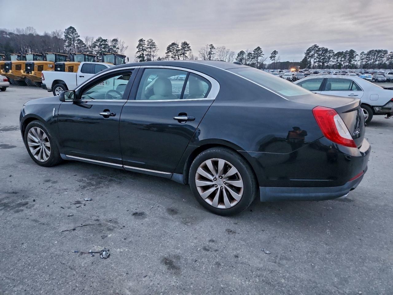 Lincoln MKS Image 12