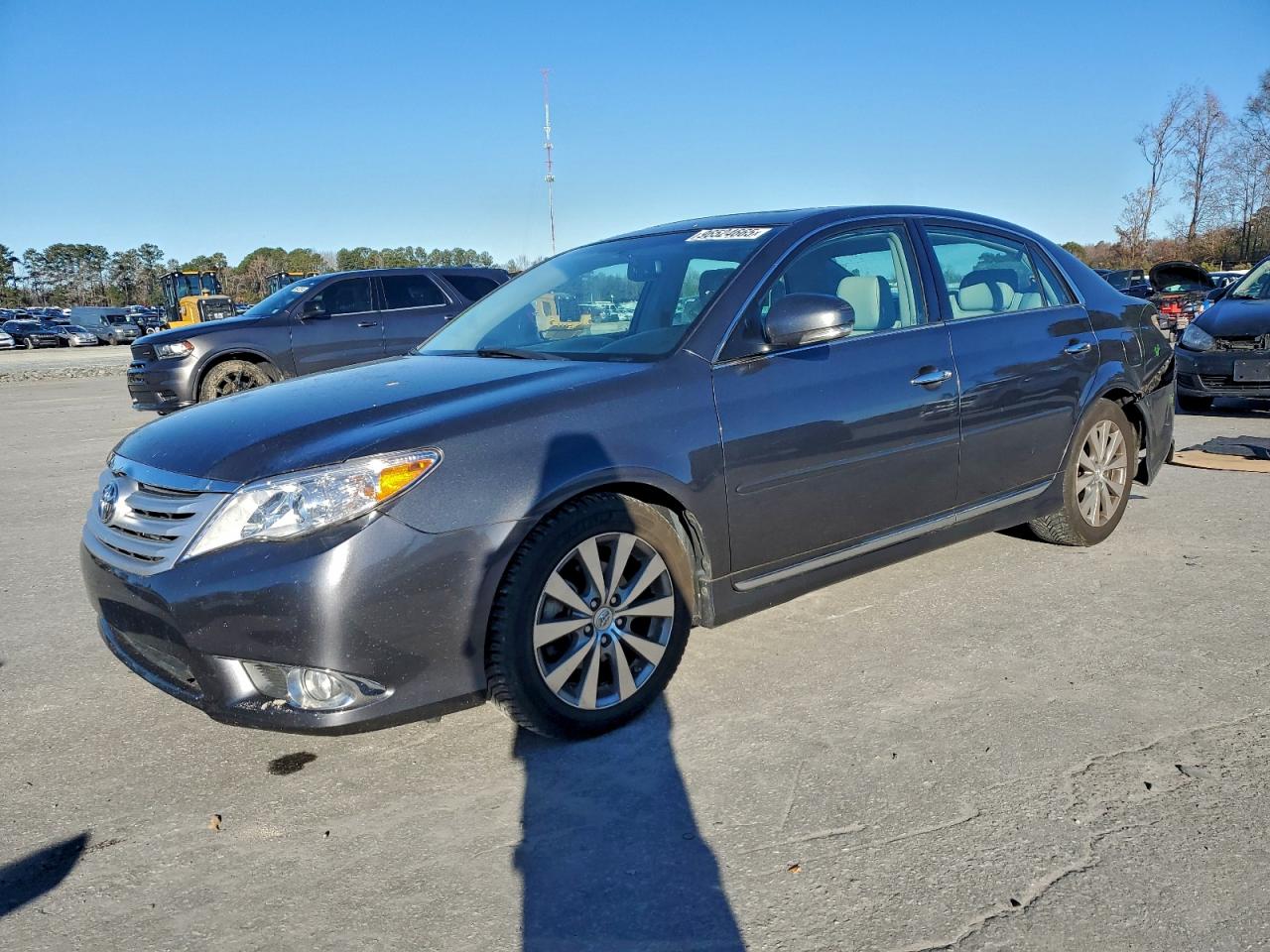 Toyota Avalon Base Image 1