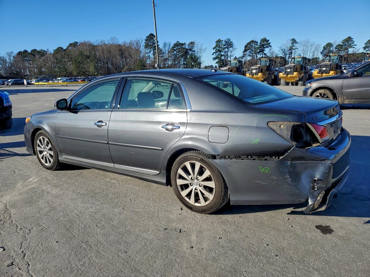 Toyota Avalon Base Image 3