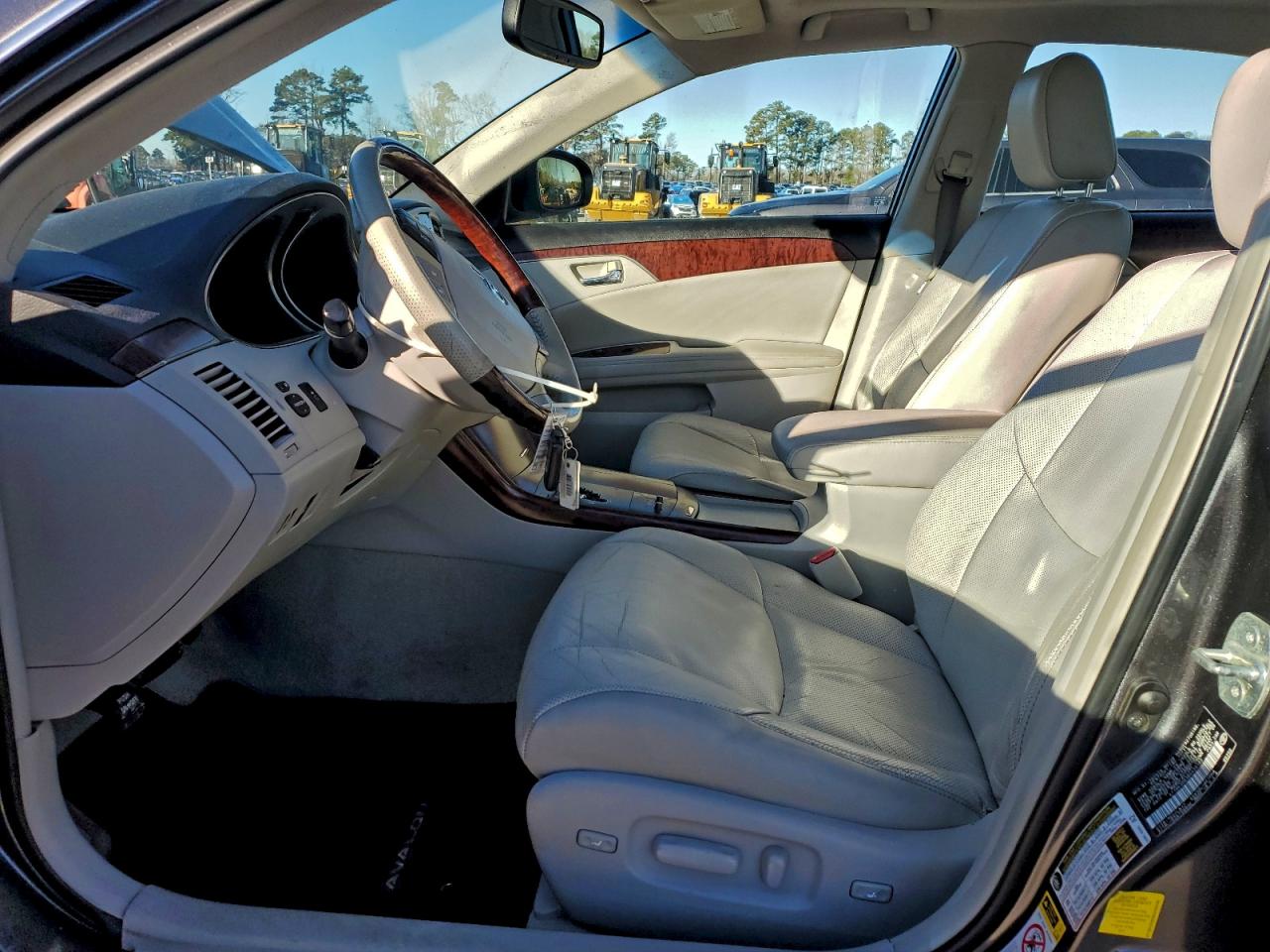 Toyota Avalon Base Image 7