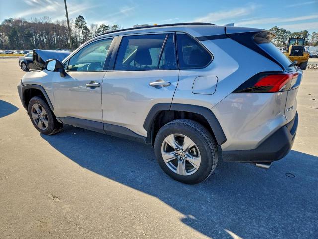 Toyota RAV4 Xle Image 3