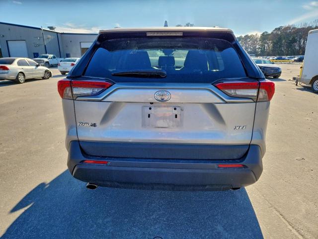 Toyota RAV4 Xle Image 5