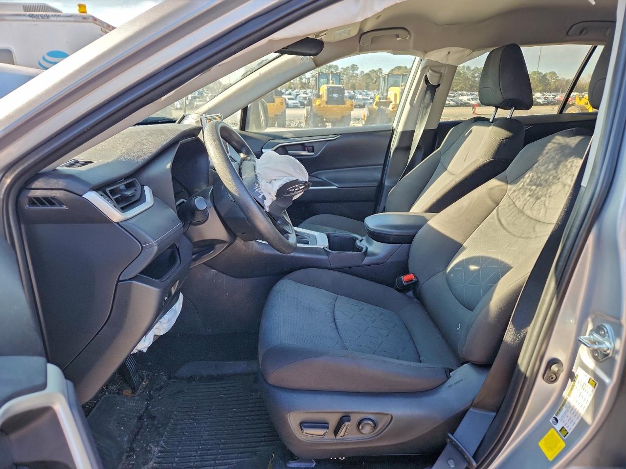 Toyota RAV4 Xle Image 4