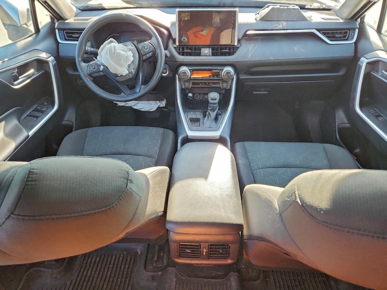 Toyota RAV4 Xle Image 13
