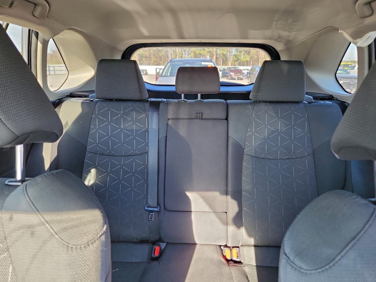 Toyota RAV4 Xle Image 10