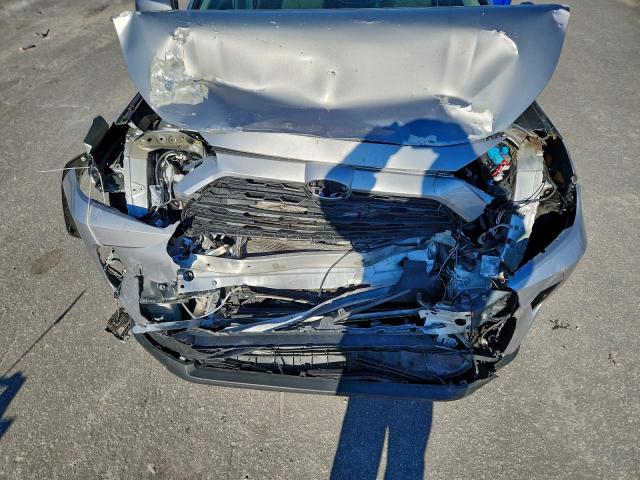 Toyota RAV4 Xle Image 8