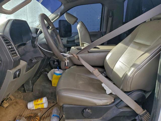 Ford F-450 Super Duty Image 13