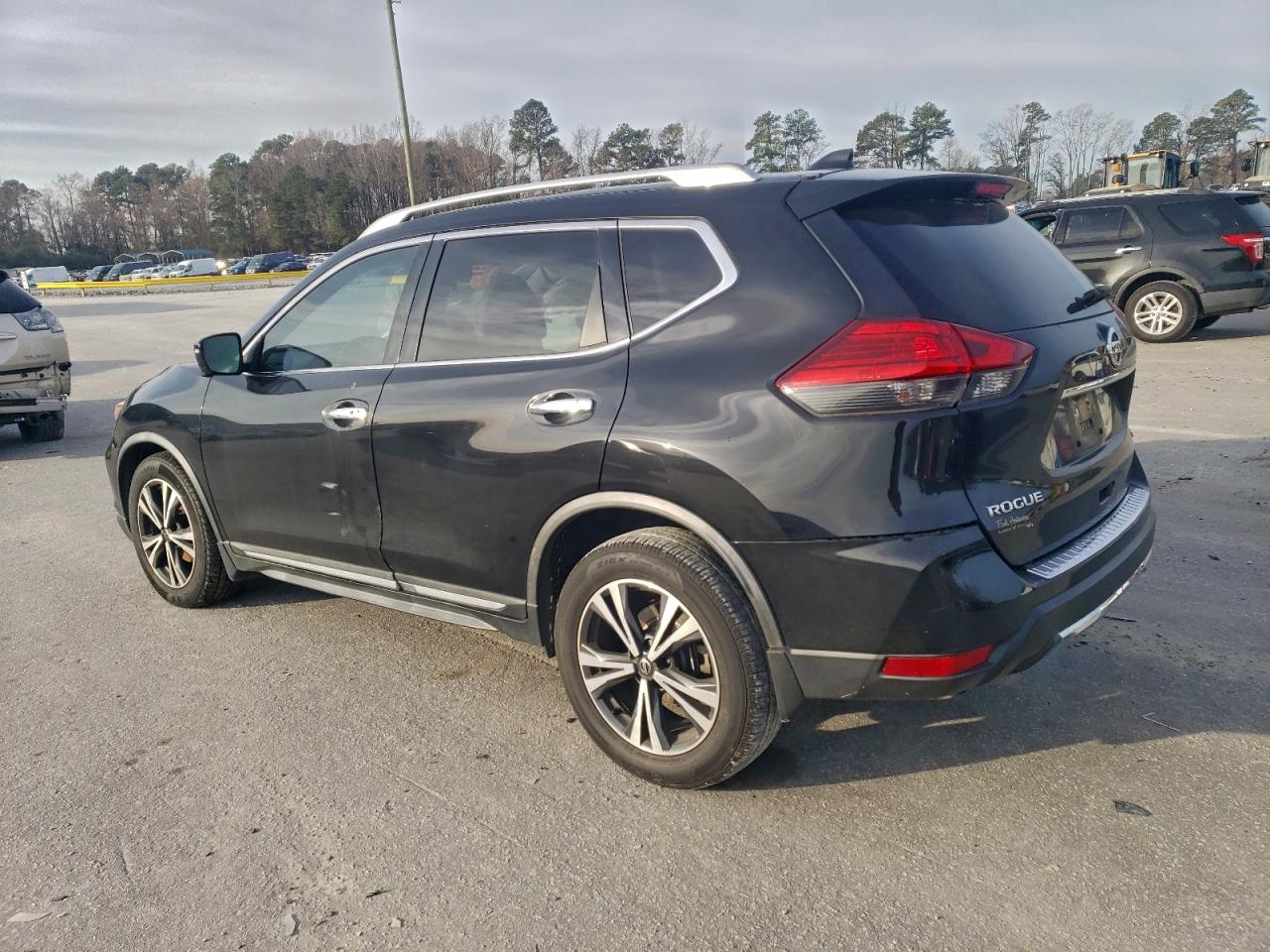 Nissan Rogue S Image 7