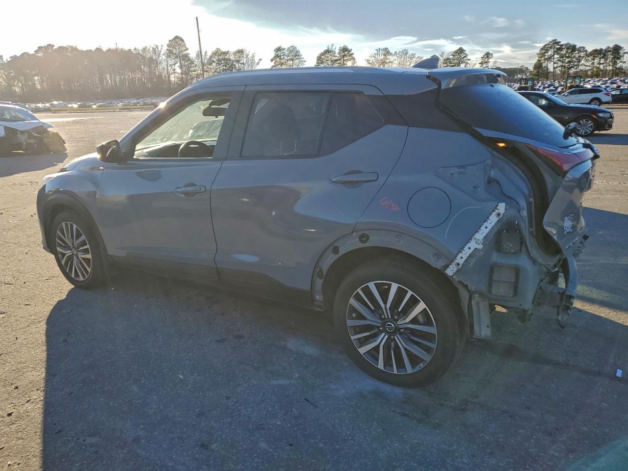 Nissan Kicks Sv Image 4