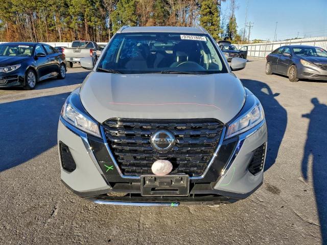 Nissan Kicks Sv Image 6