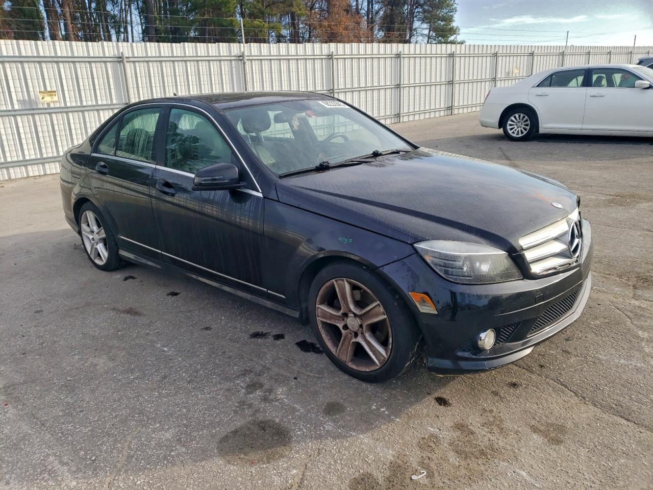 Mercedes-Benz C-Class 300 Image 11