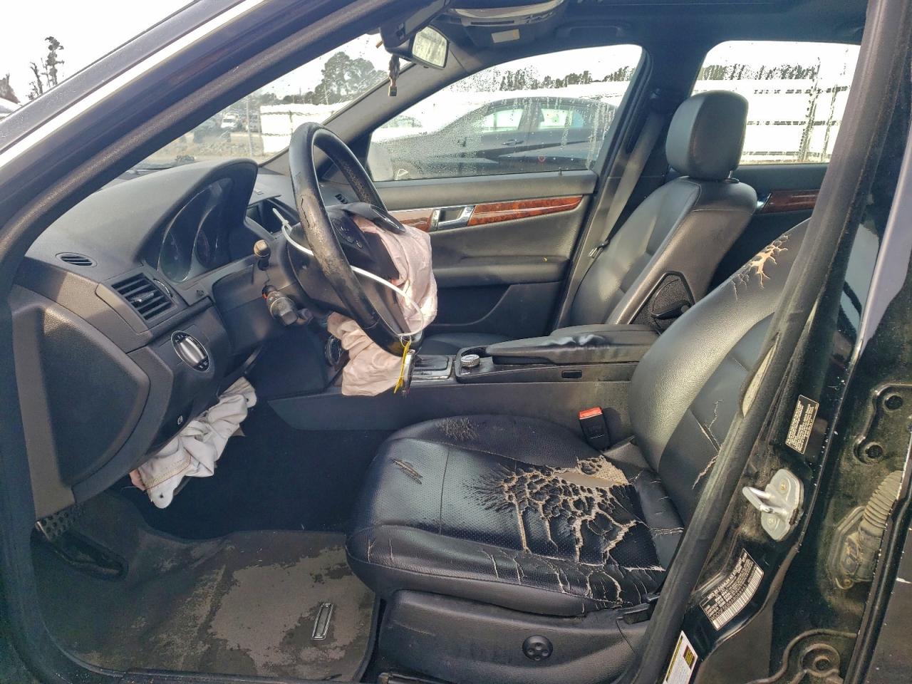 Mercedes-Benz C-Class 300 Image 2