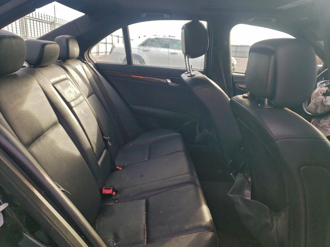 Mercedes-Benz C-Class 300 Image 4