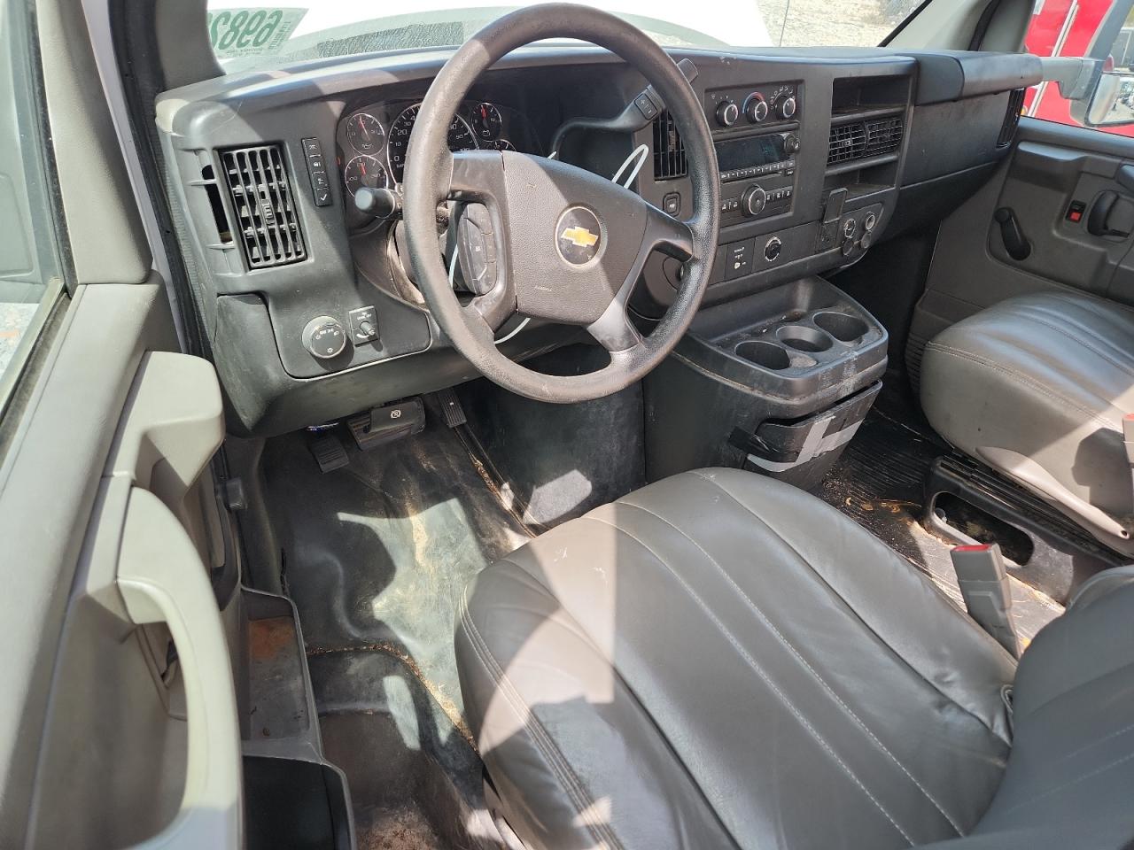 Chevrolet Express Image 10