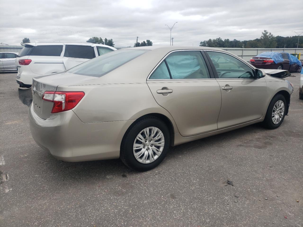 Toyota Camry L Image 2