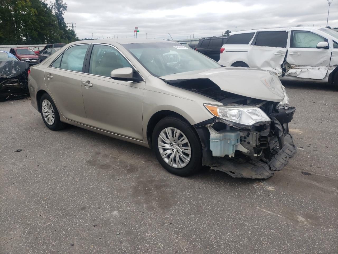 Toyota Camry L Image 12