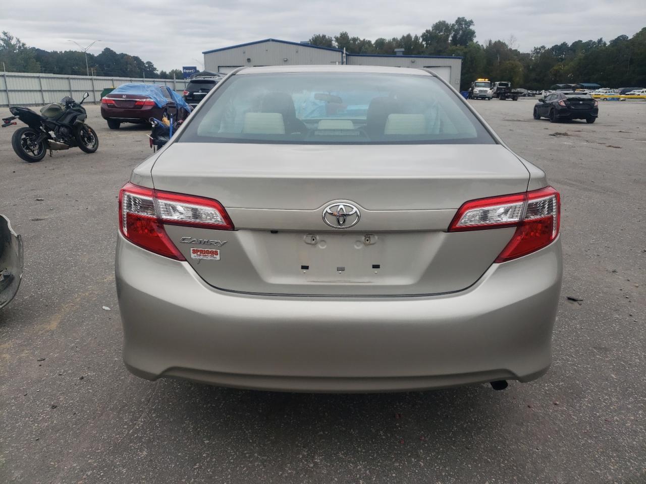 Toyota Camry L Image 3