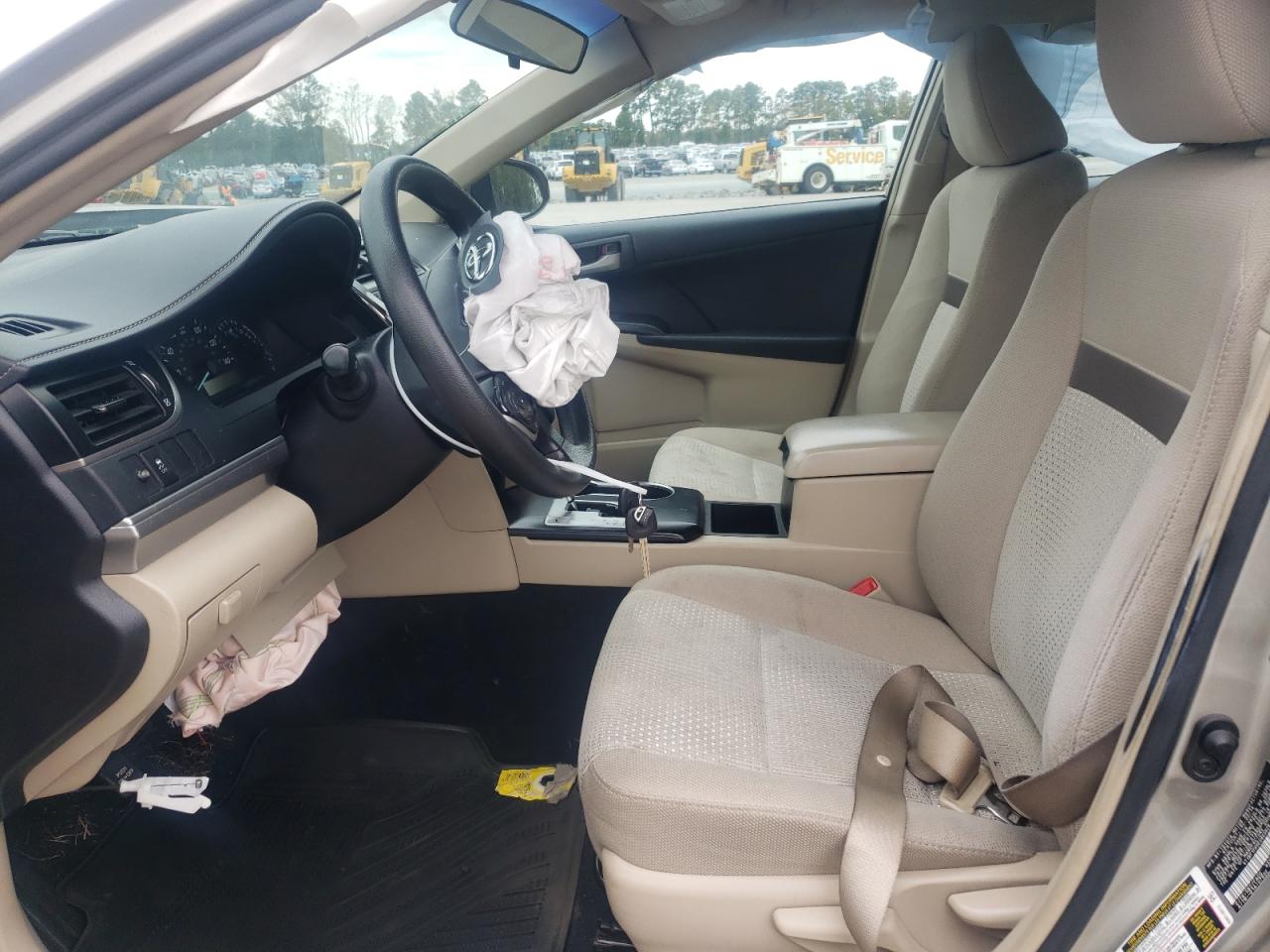 Toyota Camry L Image 11