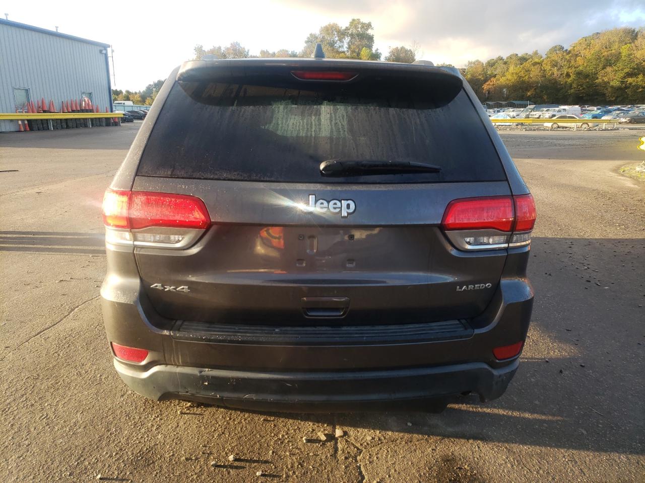 Jeep Grand Cherokee Laredo Image 13