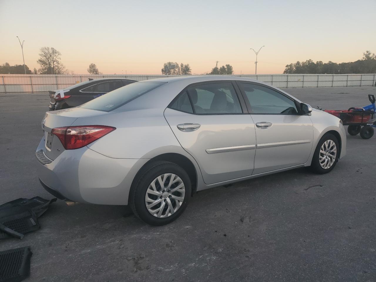 Toyota Corolla L Image 10