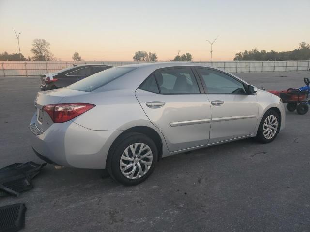 Toyota Corolla L Image 10