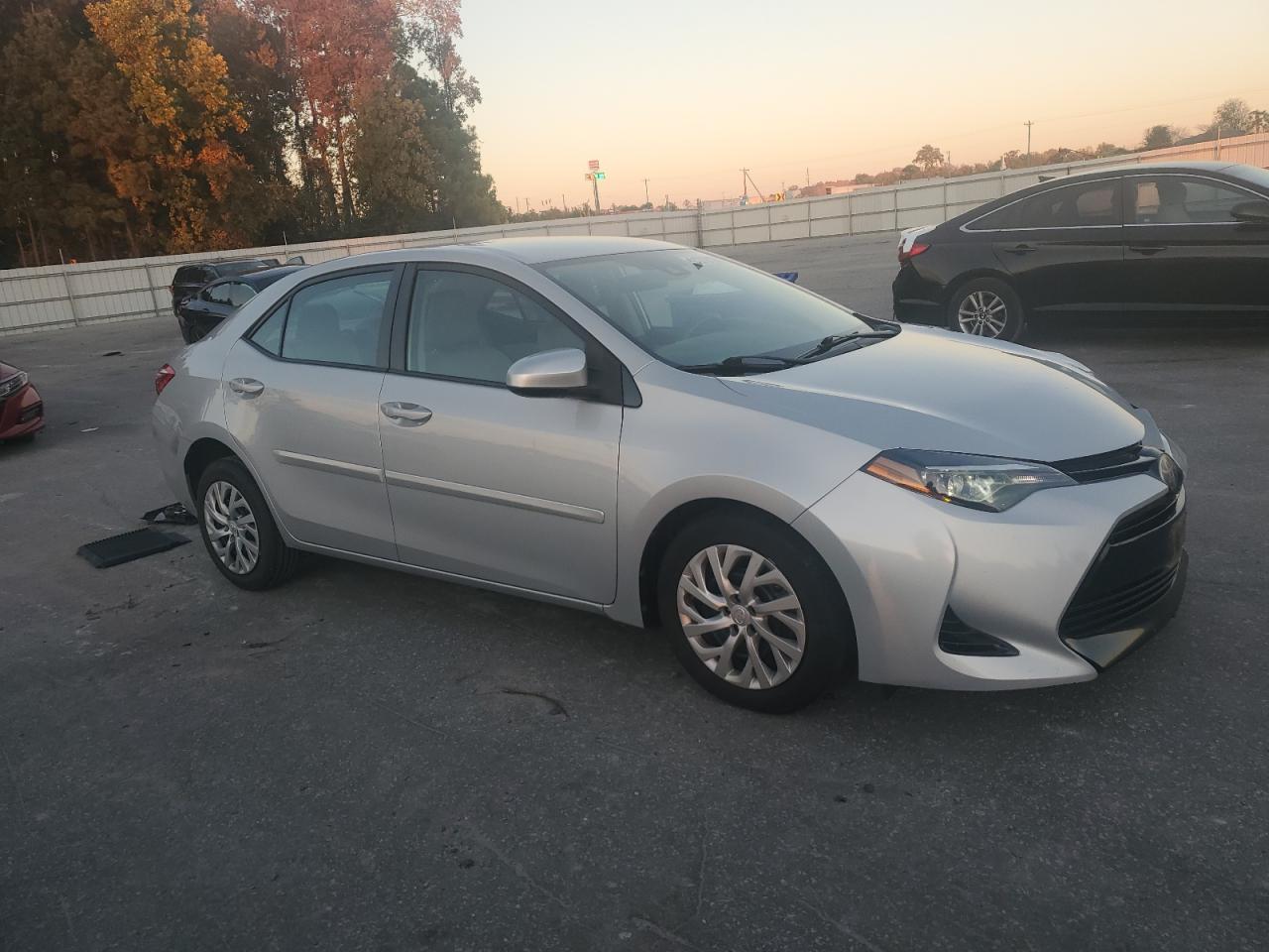 Toyota Corolla L Image 2