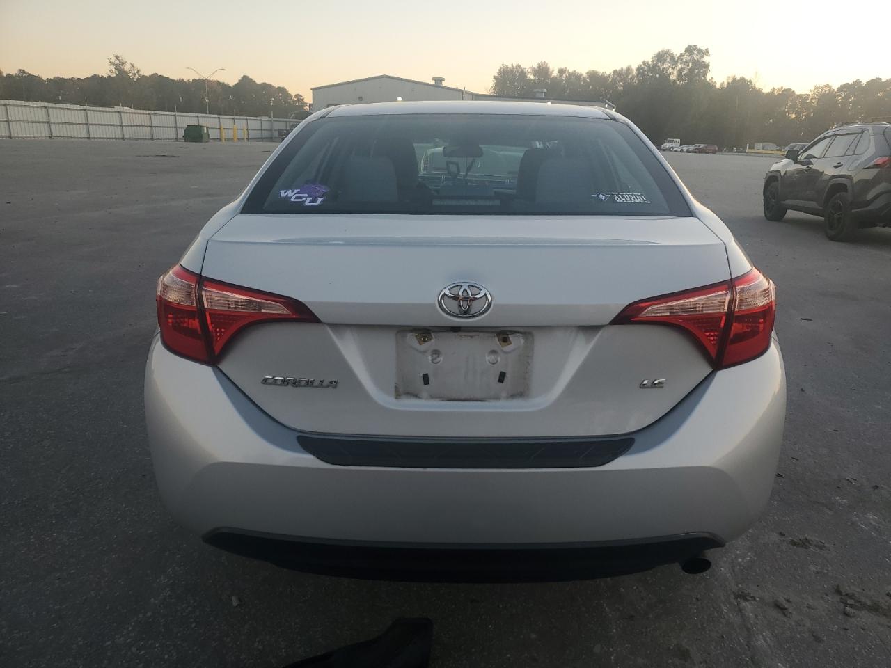 Toyota Corolla L Image 12