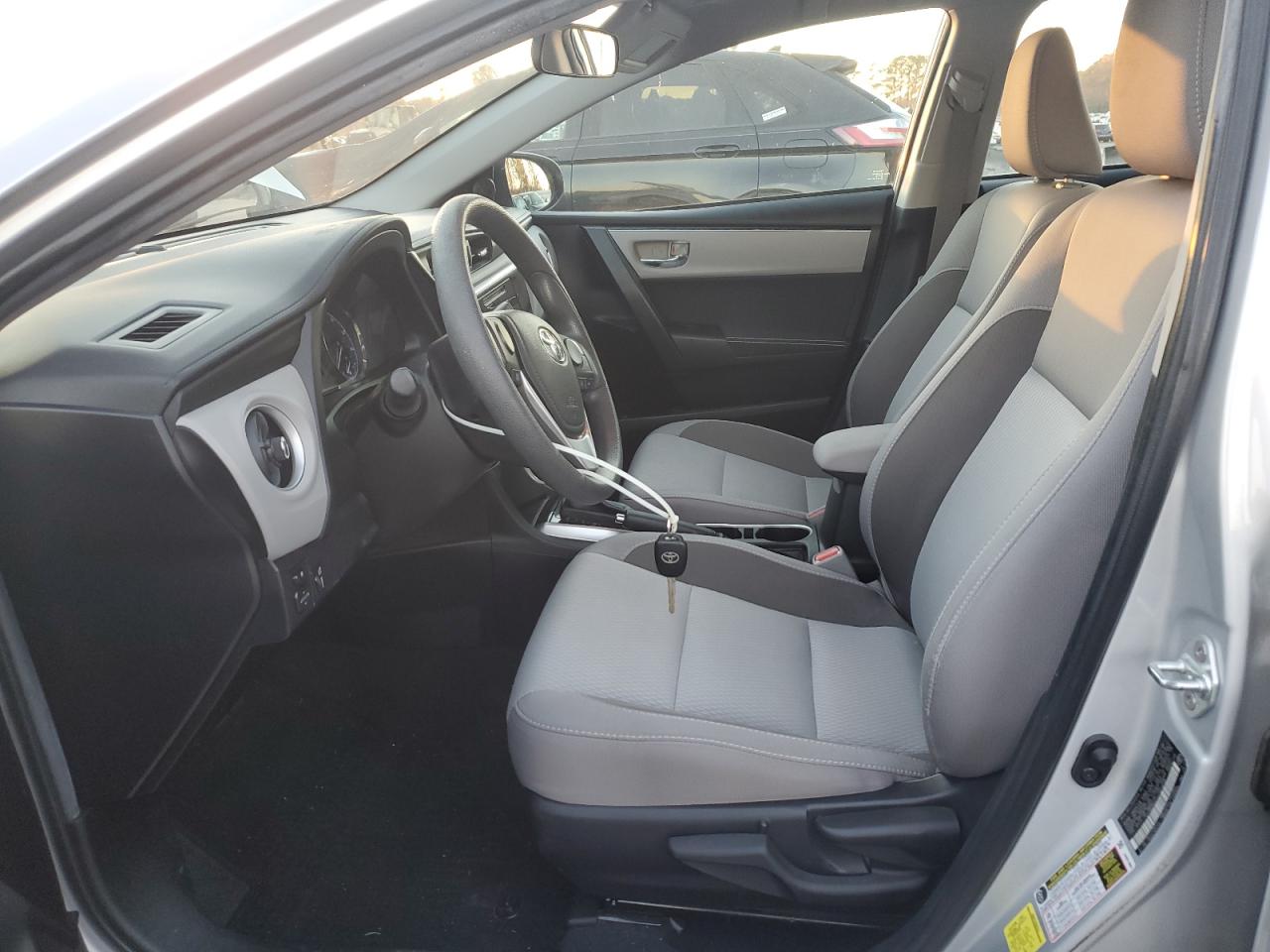 Toyota Corolla L Image 7