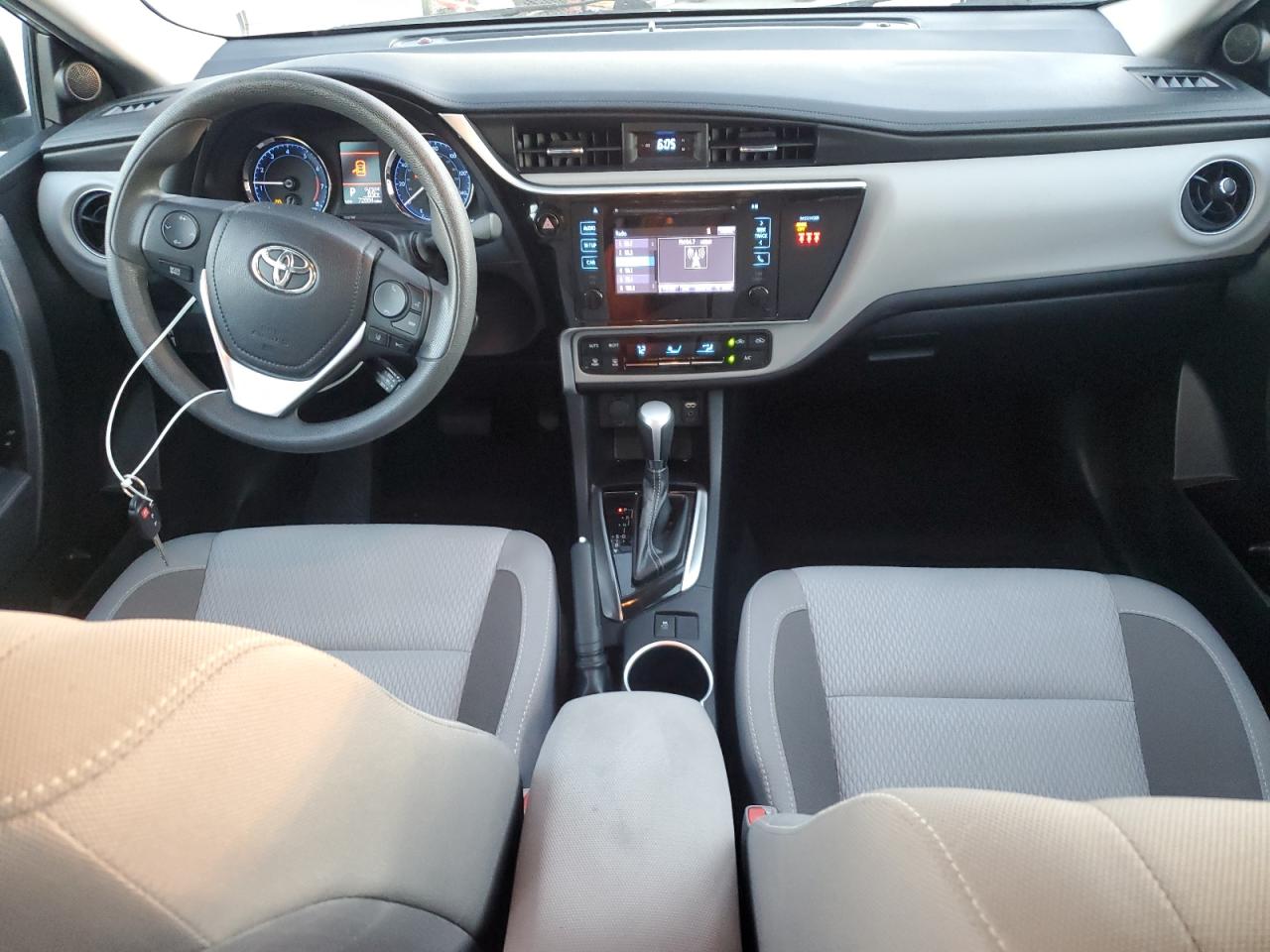 Toyota Corolla L Image 11