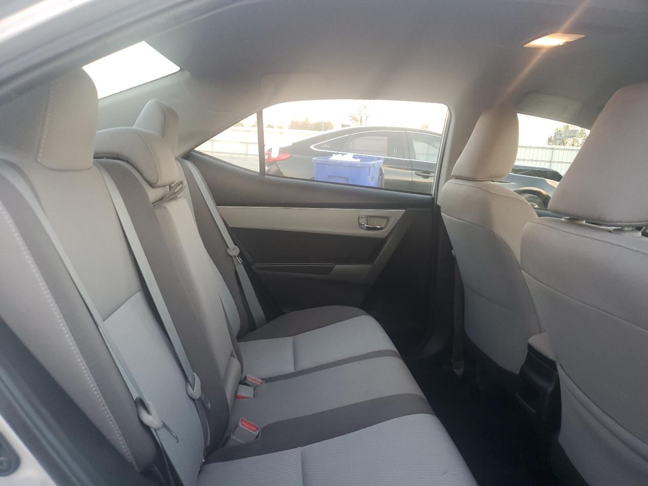 Toyota Corolla L Image 6