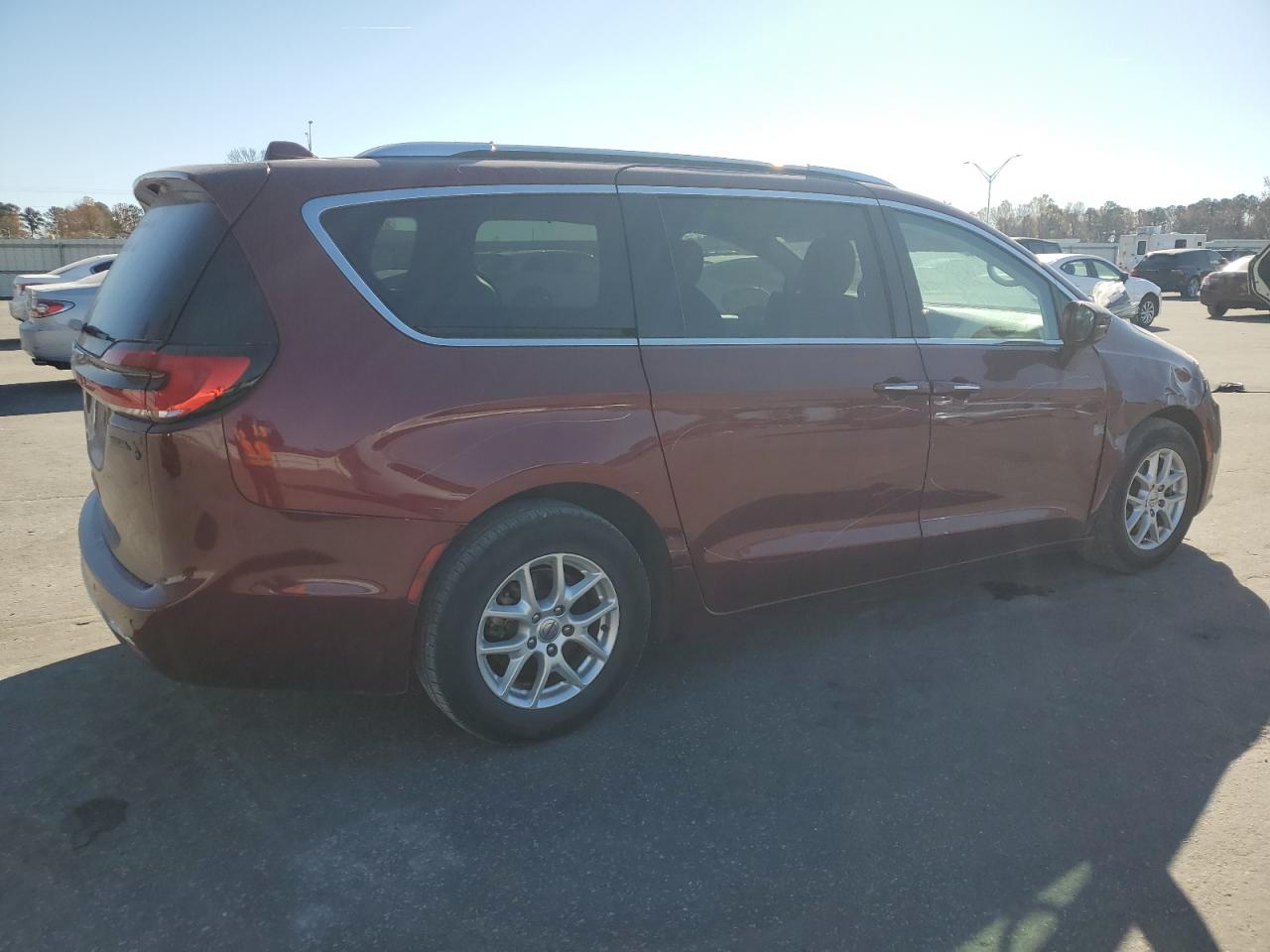 Chrysler Pacifica Touring L Image 13