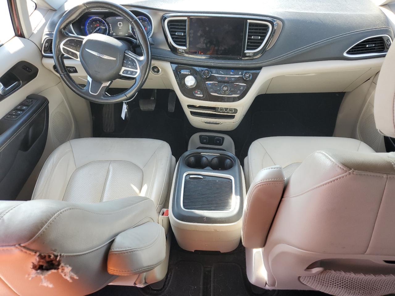 Chrysler Pacifica Touring L Image 6