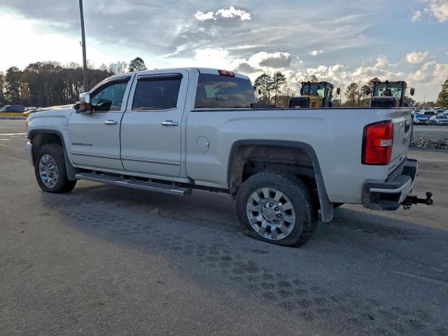 GMC Sierra K2500 Denali Image 5
