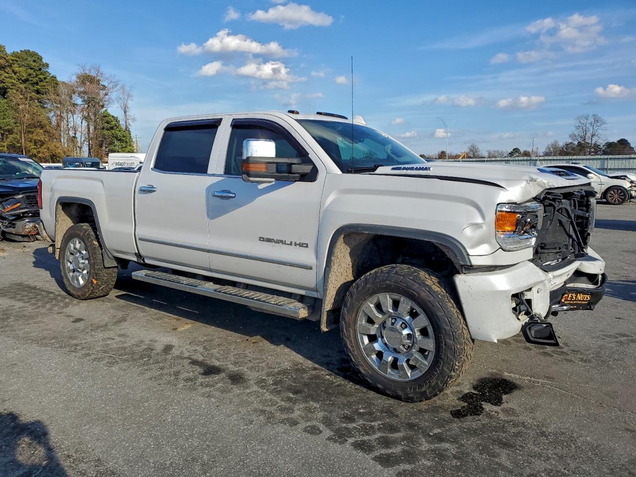 GMC Sierra K2500 Denali Image 3