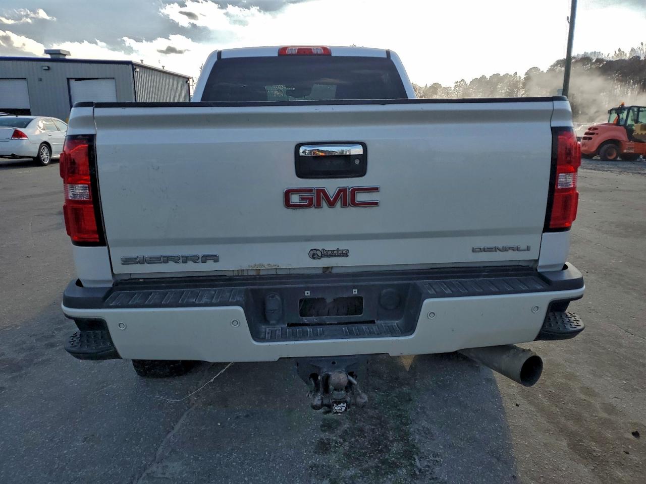 GMC Sierra K2500 Denali Image 11
