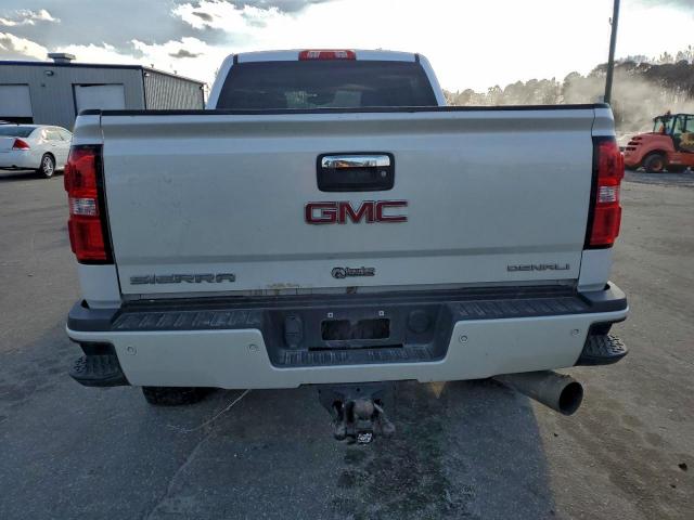 GMC Sierra K2500 Denali Image 11