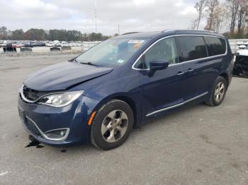  Salvage Chrysler Pacifica