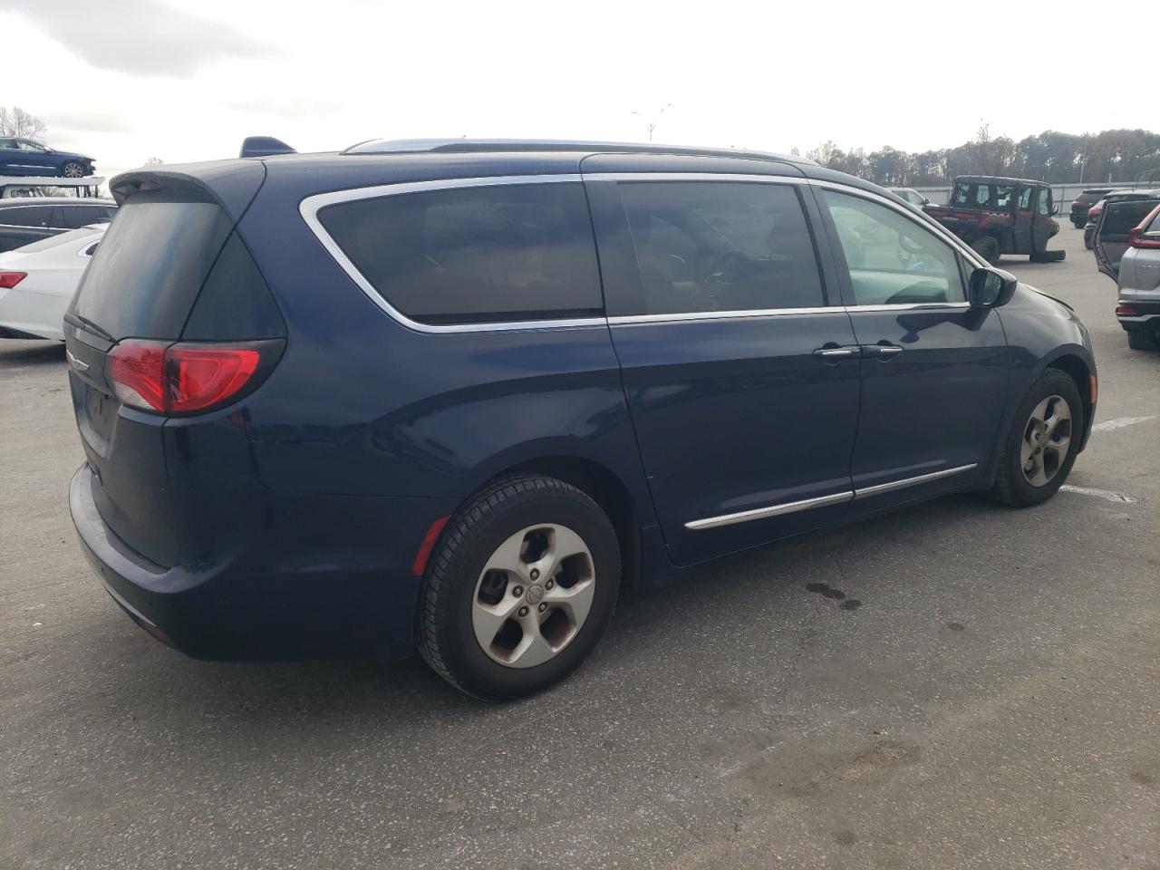 Chrysler Pacifica Touring L Plus Image 5