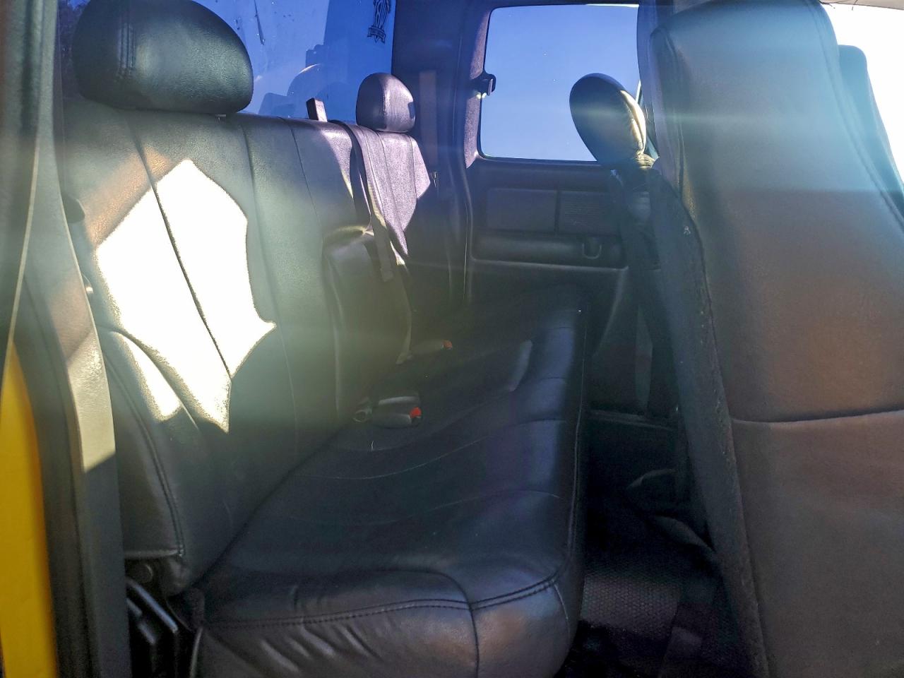 Chevrolet Silverado K1500 Image 9