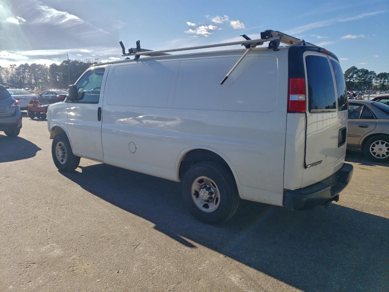 Chevrolet Express Image 4