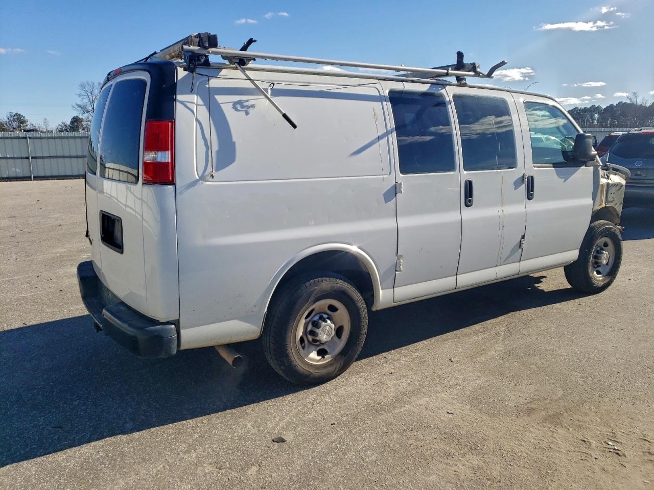 Chevrolet Express Image 5