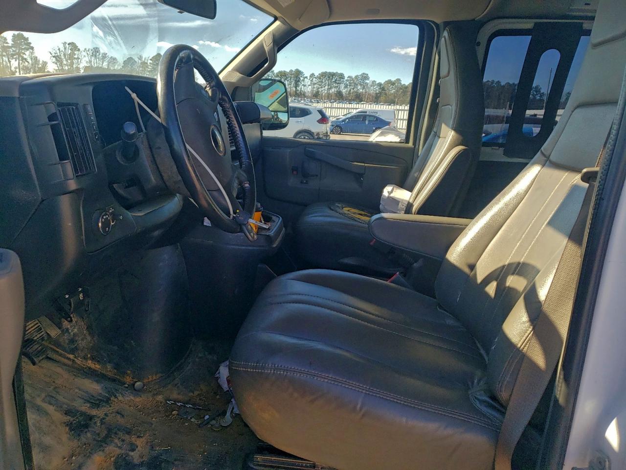 Chevrolet Express Image 8