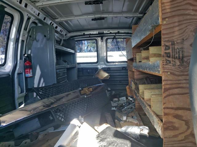 Chevrolet Express Image 13