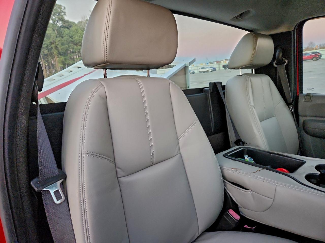 Chevrolet Silverado K1500 Image 8