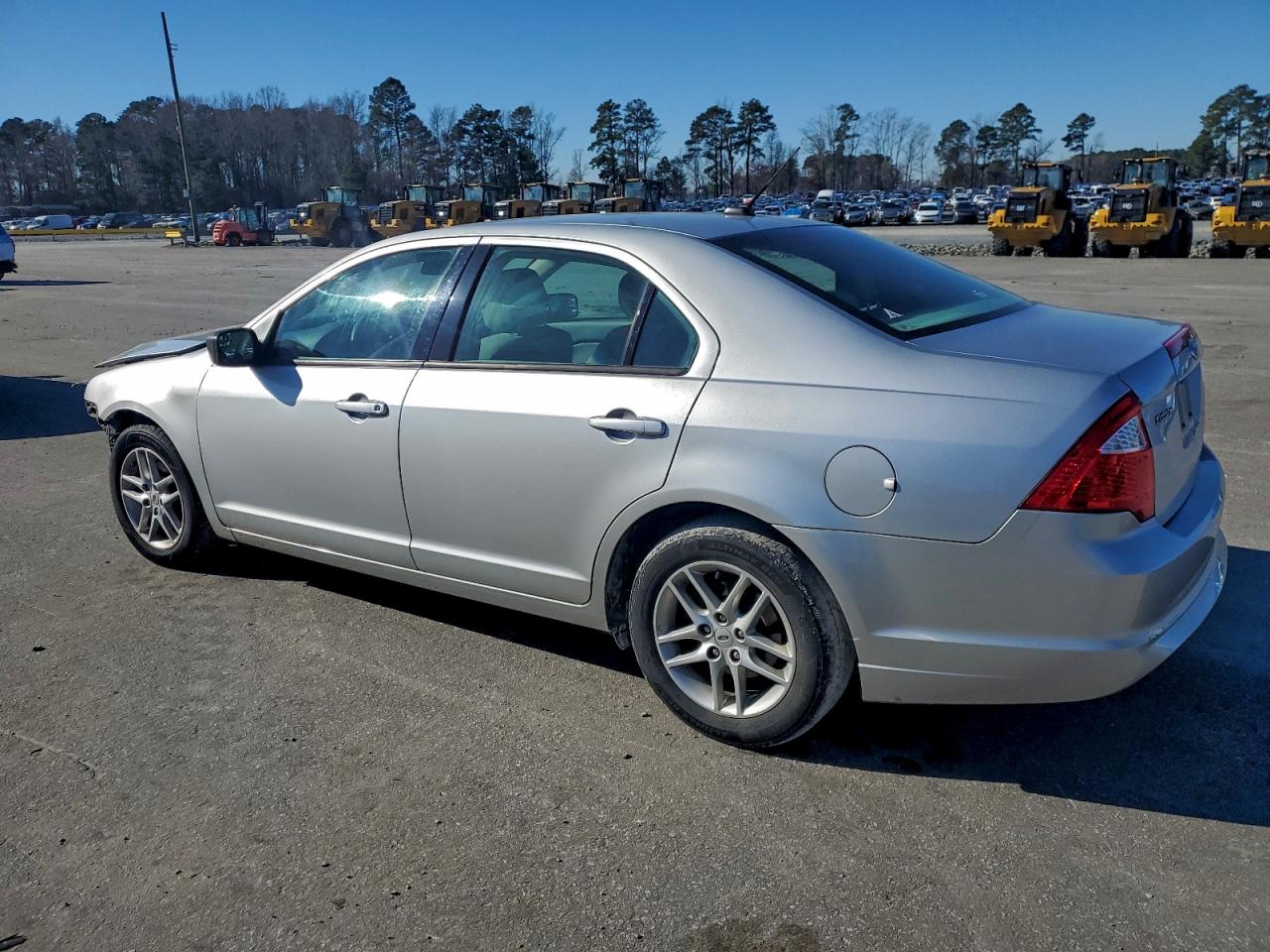 Ford Fusion S Image 2